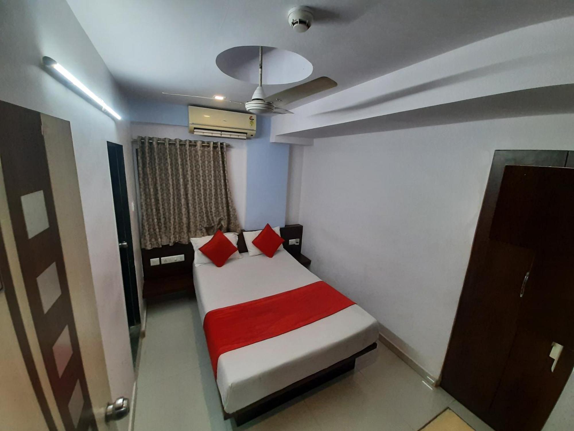 Hotel Royal Night Ahmedabad Exterior foto